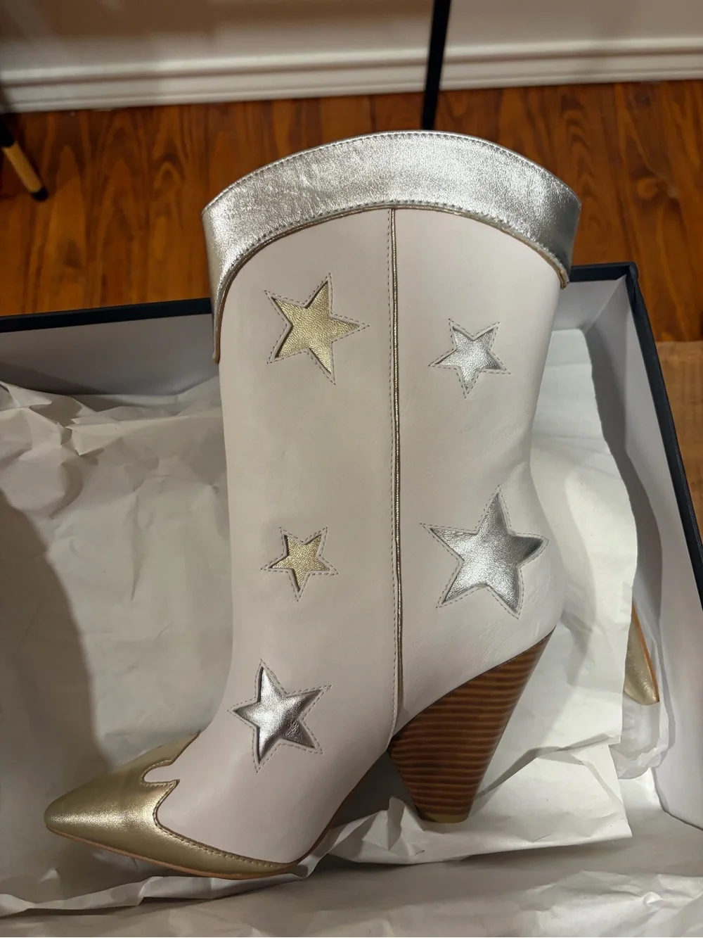 Liu Jo White Star-Accent Western Ankle Barbie Boots